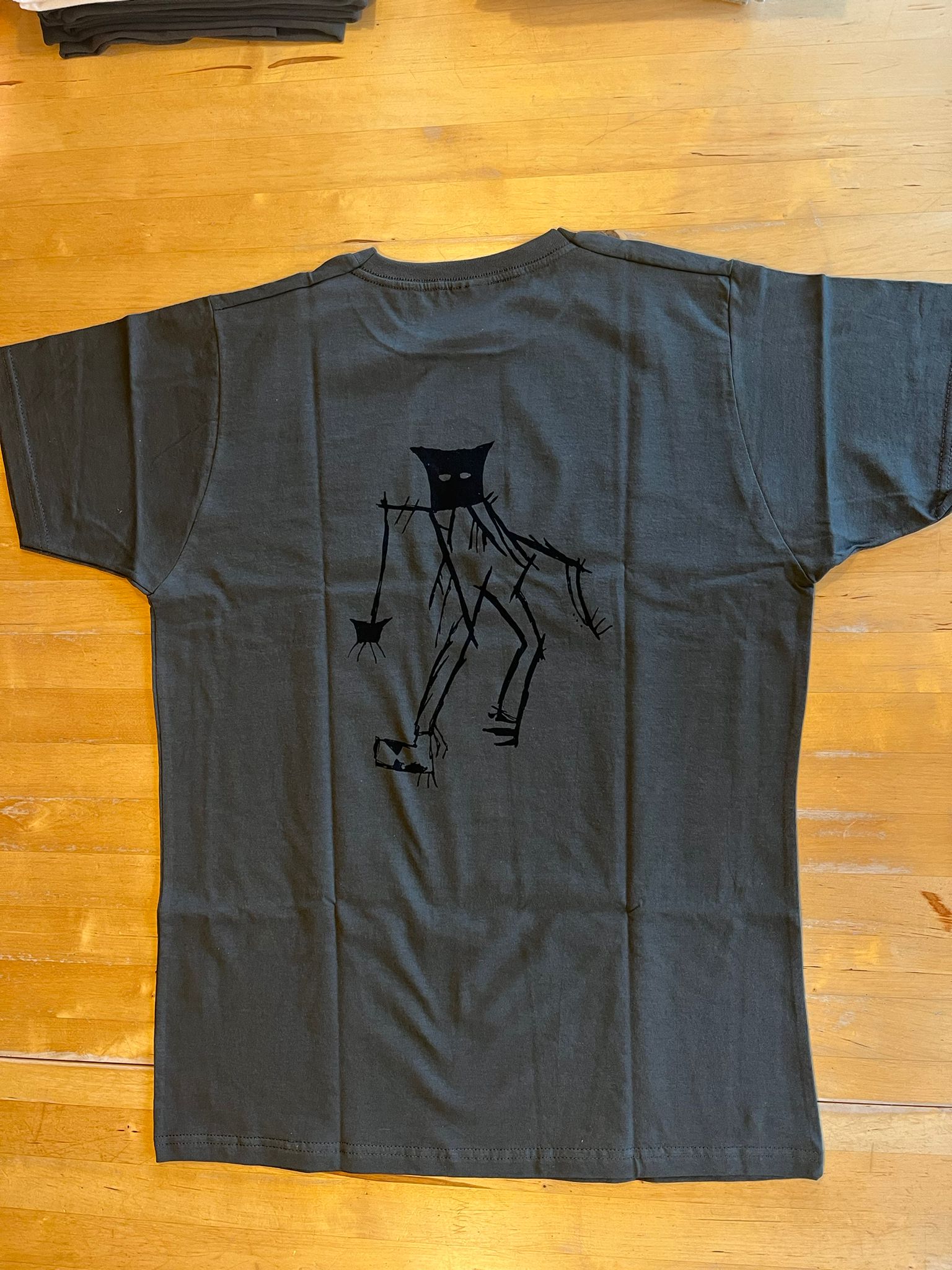Men Shirt mit Schwarzem Druck